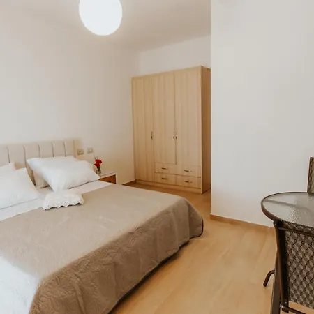 Panoramic Vlachos בית הארחה Gjirokastër