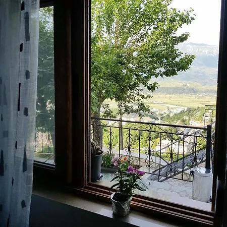 Panoramic Vlachos בית הארחה 4*