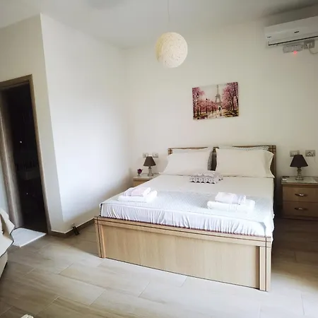 Panoramic Vlachos בית הארחה 4*