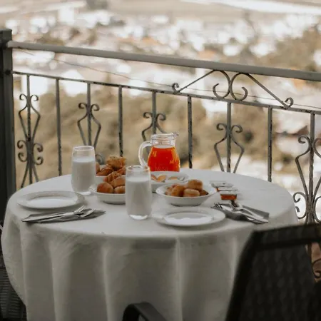 Panoramic Vlachos Konukevi Gjirokastër