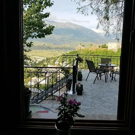 Panoramic Vlachos Konukevi Gjirokastër